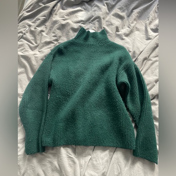 Green knit sweater - Picture 1 of 4